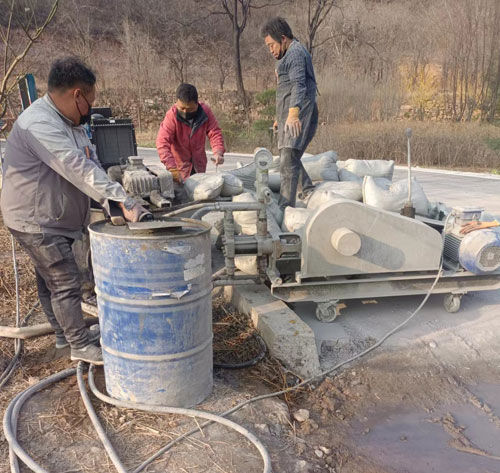 镇康路面下沉注浆